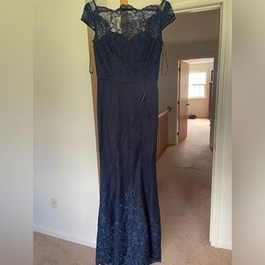 NWT Chi Chi London navy gown with lace detail & cap sleeves, size UK 6, US 2
